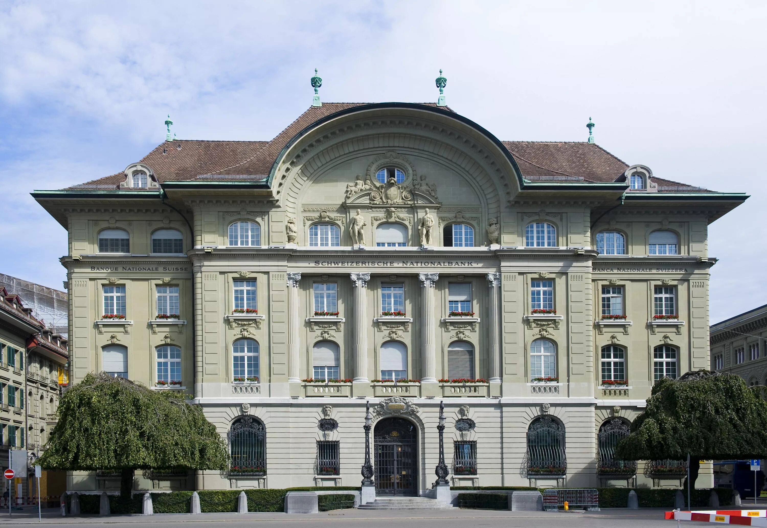 Швейцарский национальный банк (SNB). Первый Центральный банк в Швейцарии. Банки Швейцарии National Bank. Центральный банк Швейцарии в Берне.