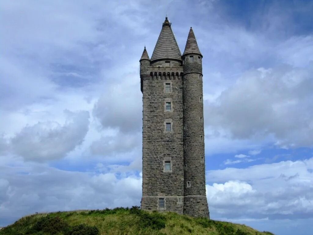 Башня. Башня скрабо. Средневековый замок Тауэр. Башня крепость Тауэр. Сторожевая башня замка Лисмор.