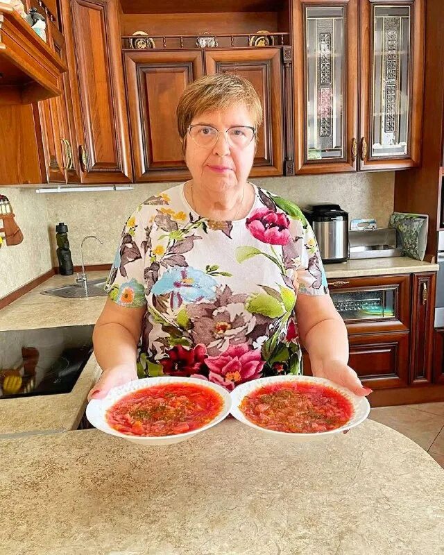 бабушка иностранка сторис