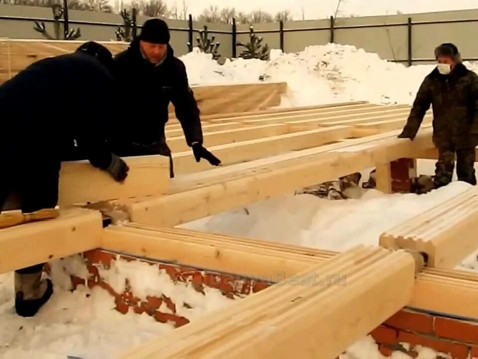 Сборка бани из бруса. Сборка профилированного бруса. Сборка сруба из профилированного бруса. Сборка бруса бани.