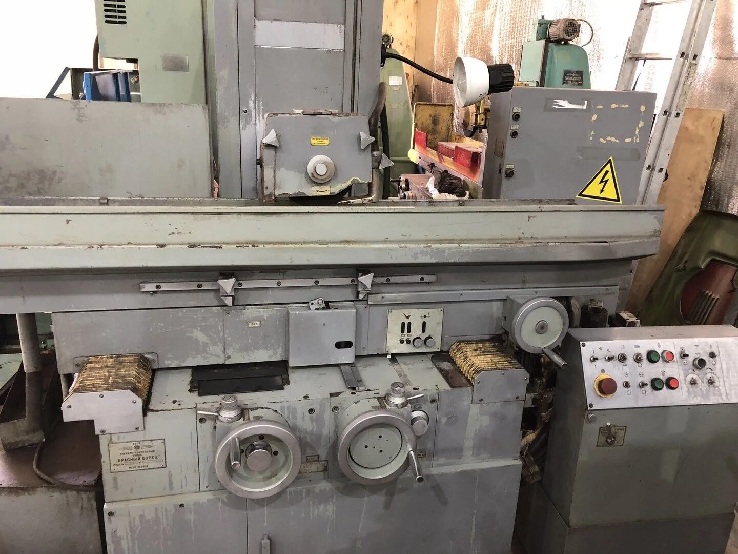 Шлифовальный станок 3е711. Шлифовальный станок 3г71 вес. 3 е класс картинка. Оснастка для универсально-заточной станок 3б642. Плоскошлифовальный станок красный борец.