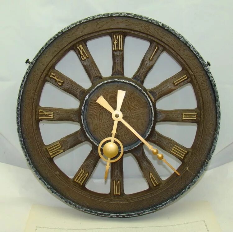 Часовые колеса. Часы настенные "колесо". Часы колесо от телеги. Часы из колеса телеги. Часы настенные колесо телеги.