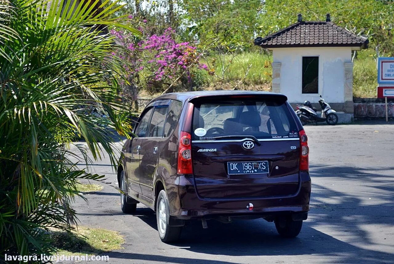 Авто на Бали. Квадратные машины на Бали. Машина маленькая на Бали. Бизнес машины на Бали. Авто бали
