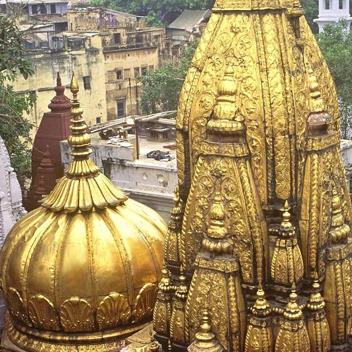 Индия. Главный храм варанаси, каши вишванатх. Какому богу посвящен храм каши вишванатха. Храм шри каши вишванатх («золотой храм»). Золотой храм варанаси индия.