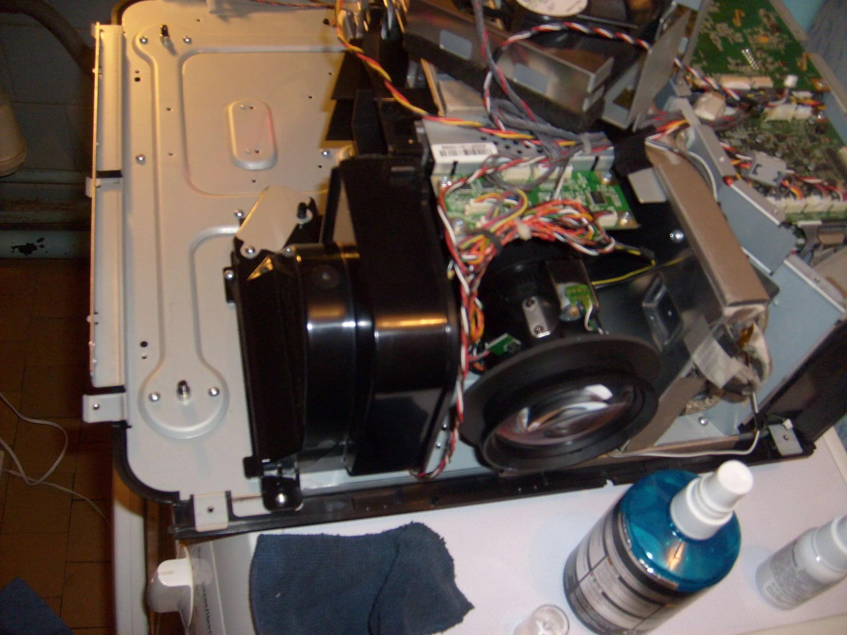 Чистка проектора от пыли внутри. Чистка проектора. Чистка проектора от пыли. Лампа проектора everycom t6. Чистка проектора от пыли.