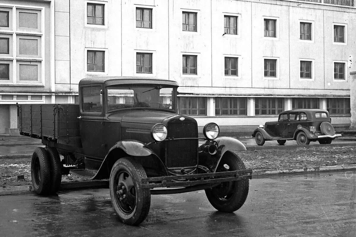 Фото полуторки. Грузовик полуторка ГАЗ-АА. Автомобиль ГАЗ АА полуторка. ГАЗ АА 1932. Советский грузовик ГАЗ-АА полуторка.