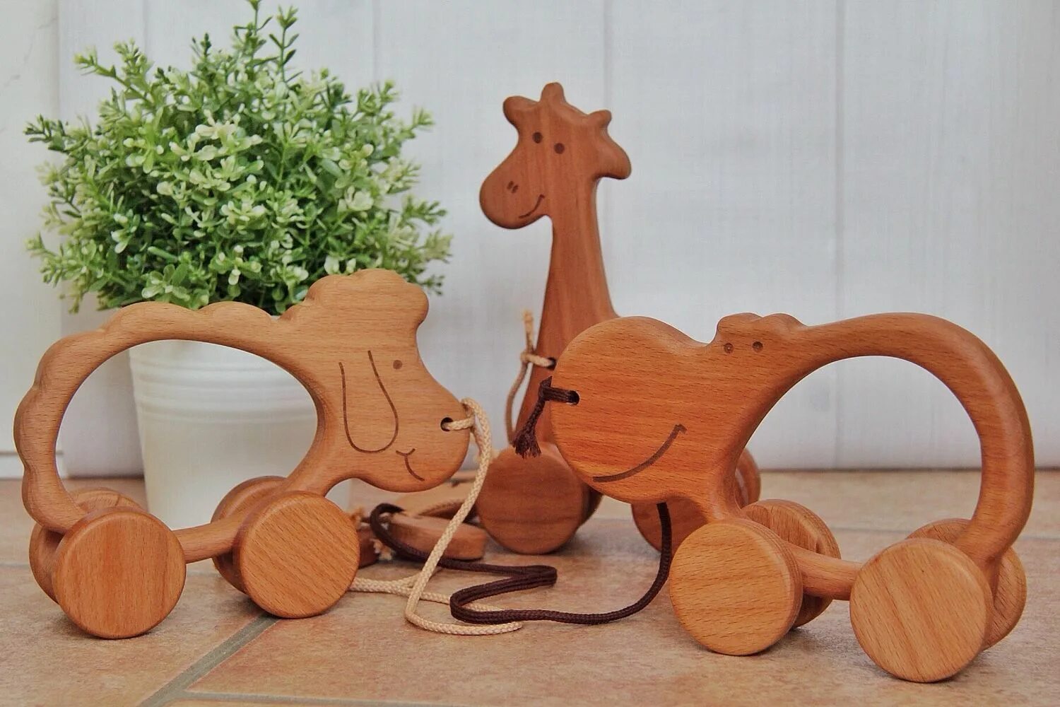 Деревянные игрушки для детей. Из какого дерева делают игрушки. Деревянные игрушки. Деревянные игрушки. Игрушки из дерева.