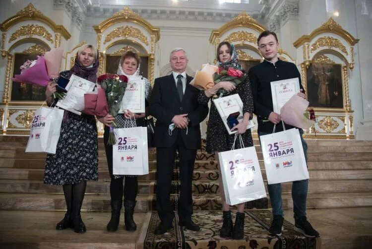 Награждение в Смольном. Вручение наград в Смольном. Награждение в Смольном сегодня. Сегодня в Смольном вручили награды. Свидетельством и почетным знаком святой татьяны