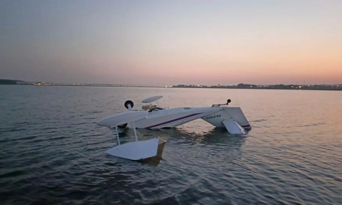 Самолет приземляющийся на воду. Легкомоторный самолет амфибия. Самолет Водный. Самолет на воде. Самолет который приземляется на воду.