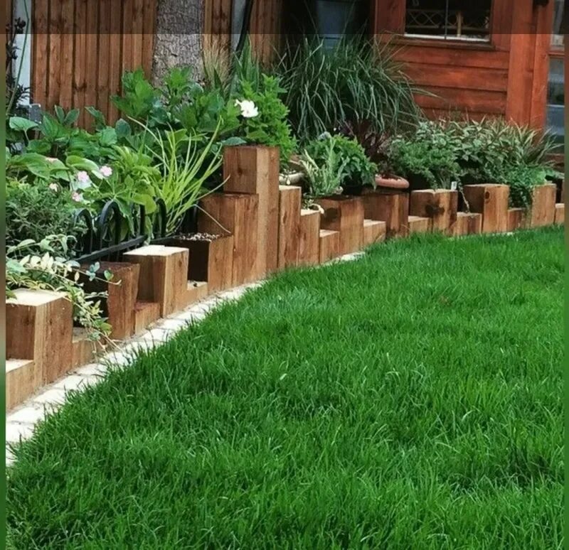 Клумба у террасы. Дорожка вдоль забора. Грядка вдоль стены. Грядка вдоль стены. Грядка вдоль стены.