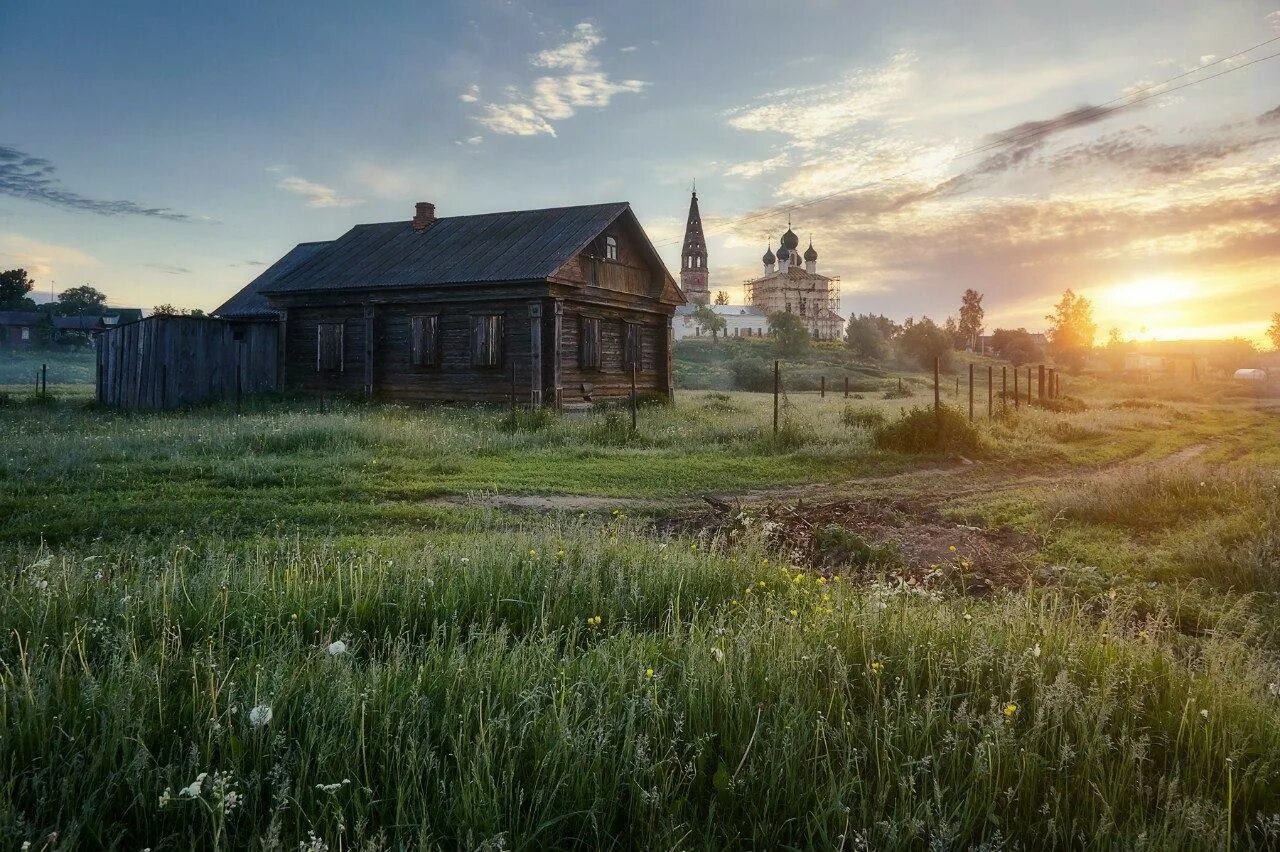 Осенево Ярославская область. Пейзажи деревень Ярославской области. Сенокос некошеный. Природа деревня.