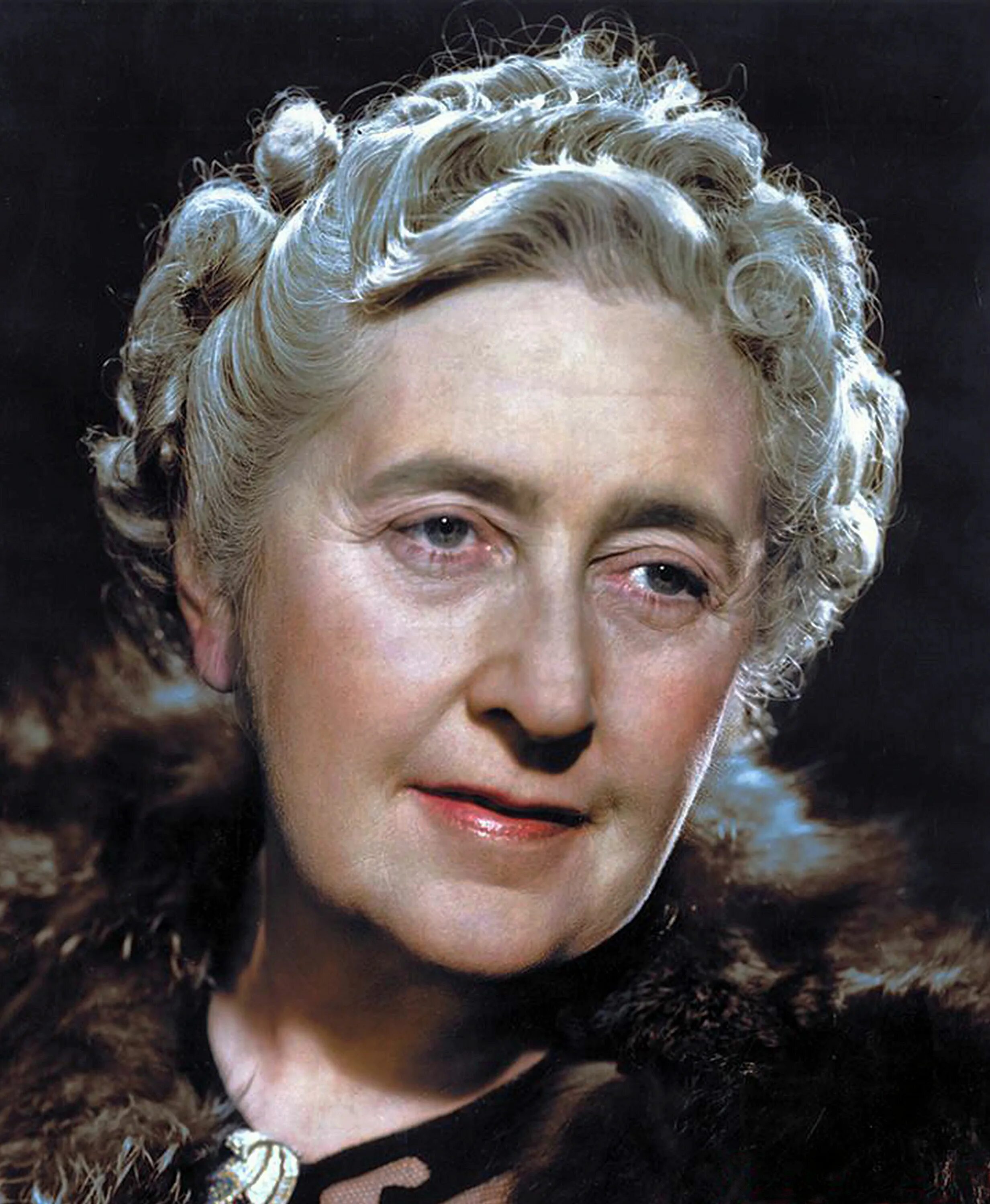 Известные писатели девушки. Известные писатели девушки. Virginia woolf kafka lawrence. Фото агаты кристи. Вирджиния вулф портрет.