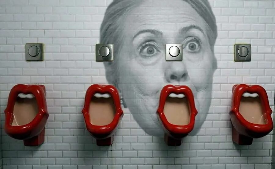 Поющий туалет. Писсуар Клинтон. Писсуар в виде рта.
