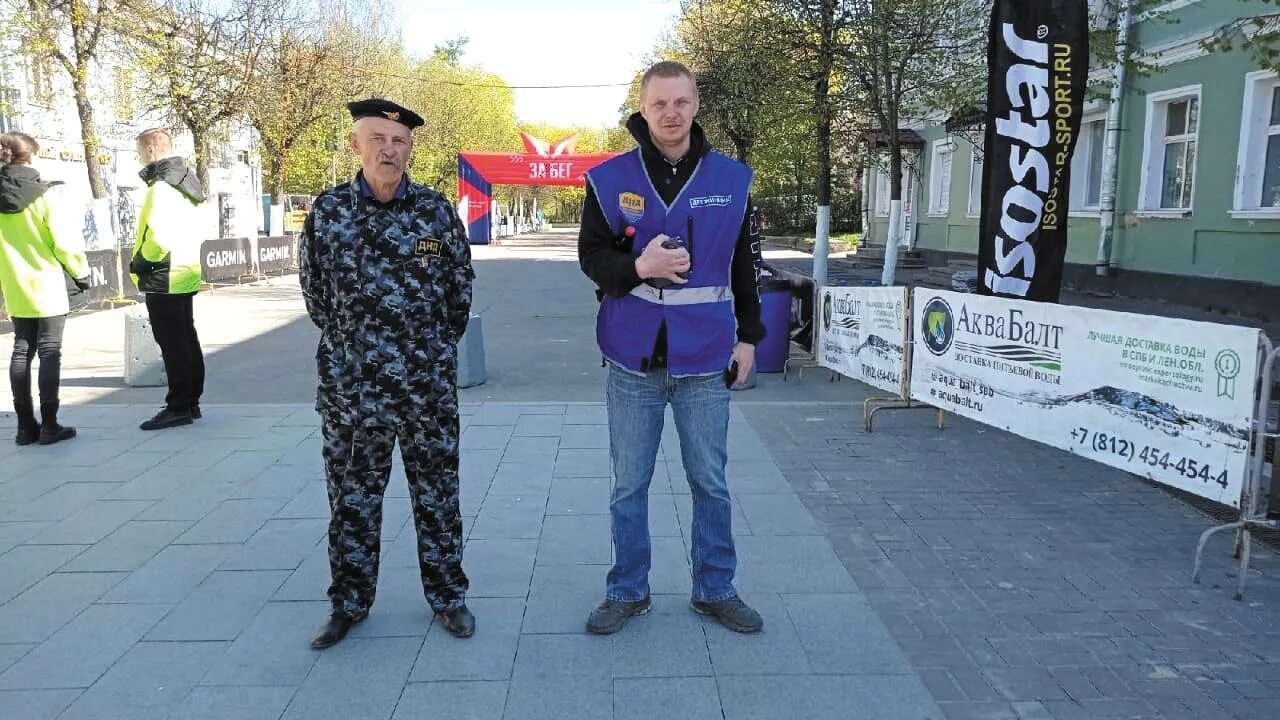 Работа в гатчине охранником и гатчинском. Добровольная народная дружина. Патрулирование территории охраной. Добровольная народная дружина Саяногорск. Патруль полиции.