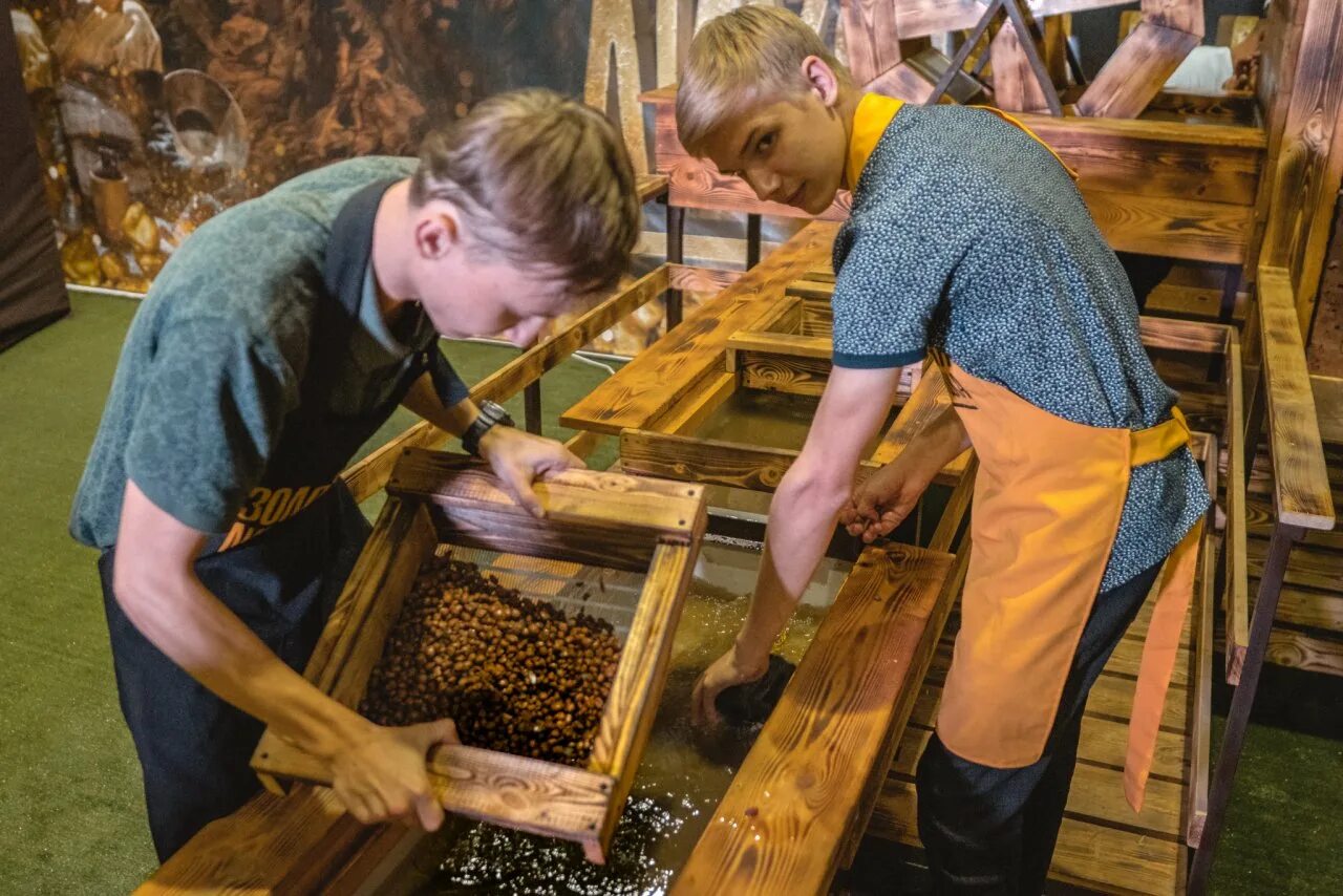 Золотая лихорадка саратов. Золотая лихорадка квест. Брокард золотая лихорадка белое золото. Золотая лихорадка пермь квест. Котельникова 14 омск золотая лихорадка.