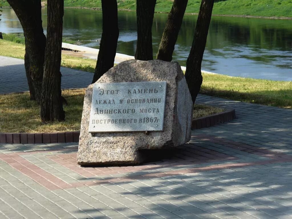 как называются каменные батареи. камень серафима саровского. где лежал камень. памятник гражданскому неповиновению исландия. аллея молодежная на вертковской.