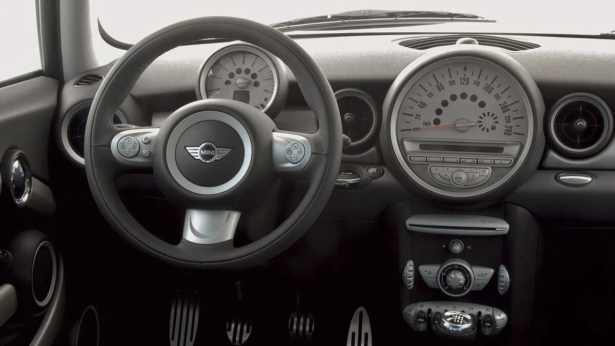 Mini cooper 2008 салон. Мини купер 2022 салон. Мини купер 2007 салон. Mini r56 goodwood. Mini cooper r56 салон.