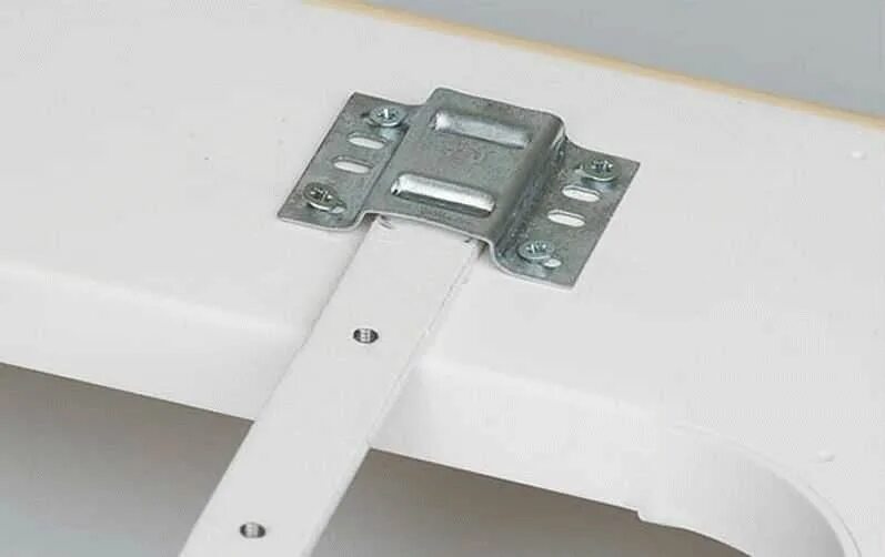 Крепление потолочной галины к стене. Как прикрепить карниз к кронштейнам. Как крепить потолочный карниз к стене. Как прикрепить карниз к кронштейнам. Как прикрепить карниз к кронштейнам.