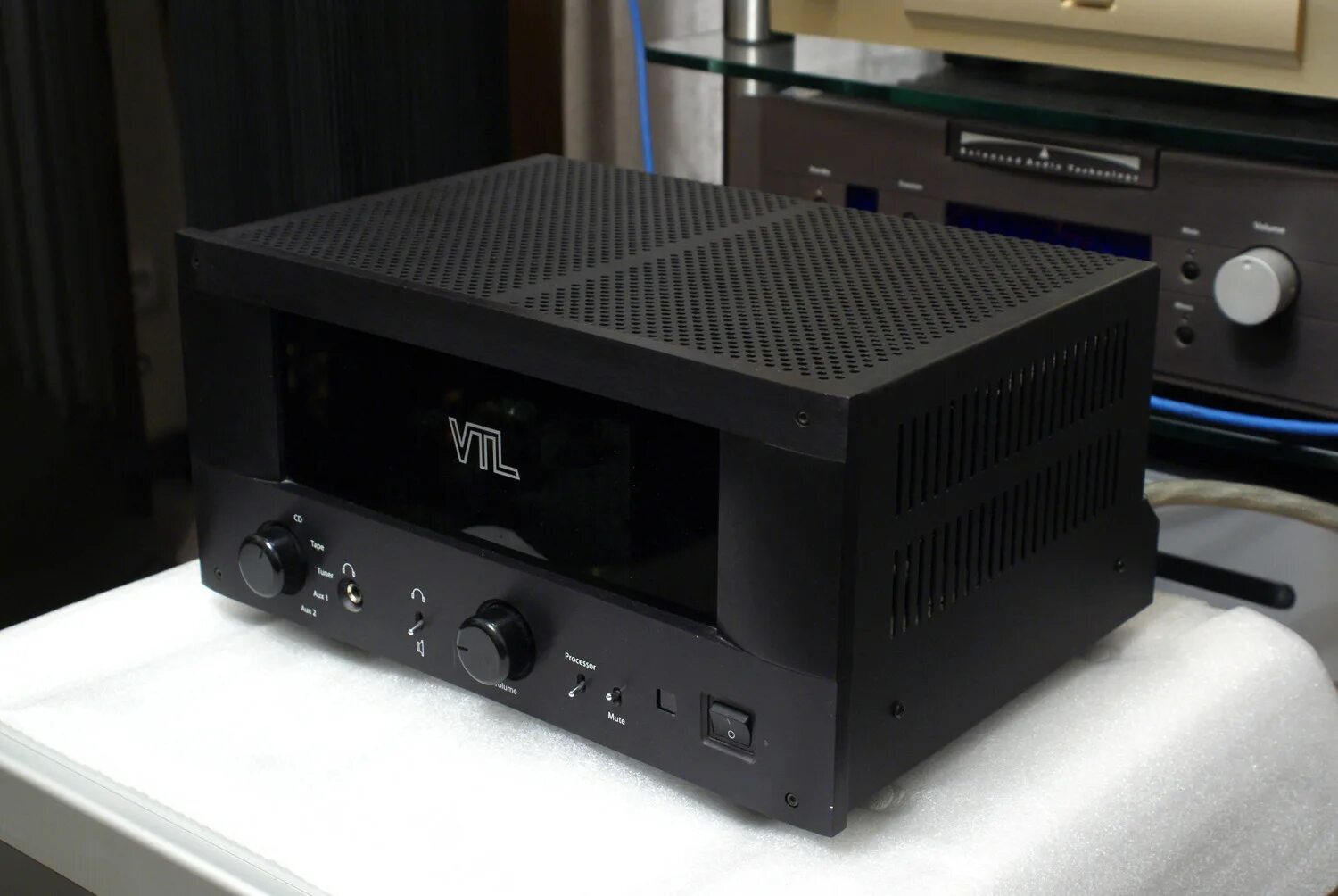 Manley VTL st85. VTL it-85. Интегральный усилитель VTL. Интегральный усилитель Manley Stingray.