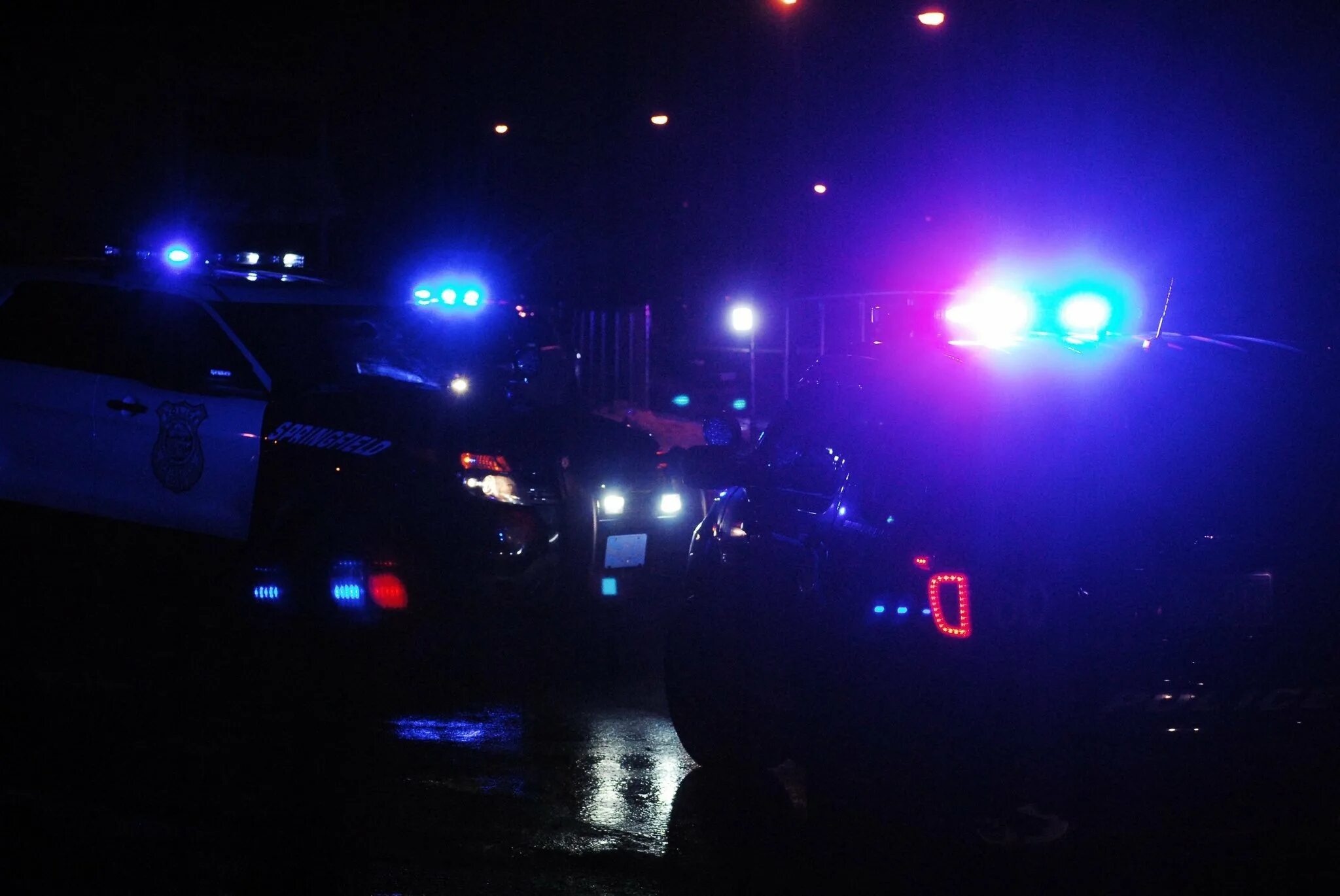 Полиция ночью. Машина полиции ночью. Проблесковые маячки полиции сша. Машина полиции ночью. Полицейская мигалка полиция сша.