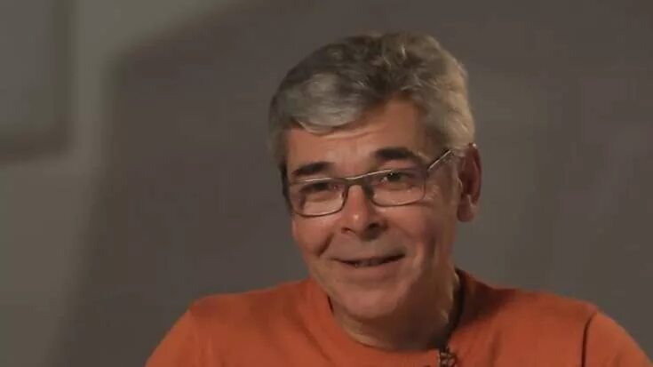 Ваня играет в компьютерную. Сыграл ваня. Ваня ученик. Сыграл ваня. Ваня шмаков актер.