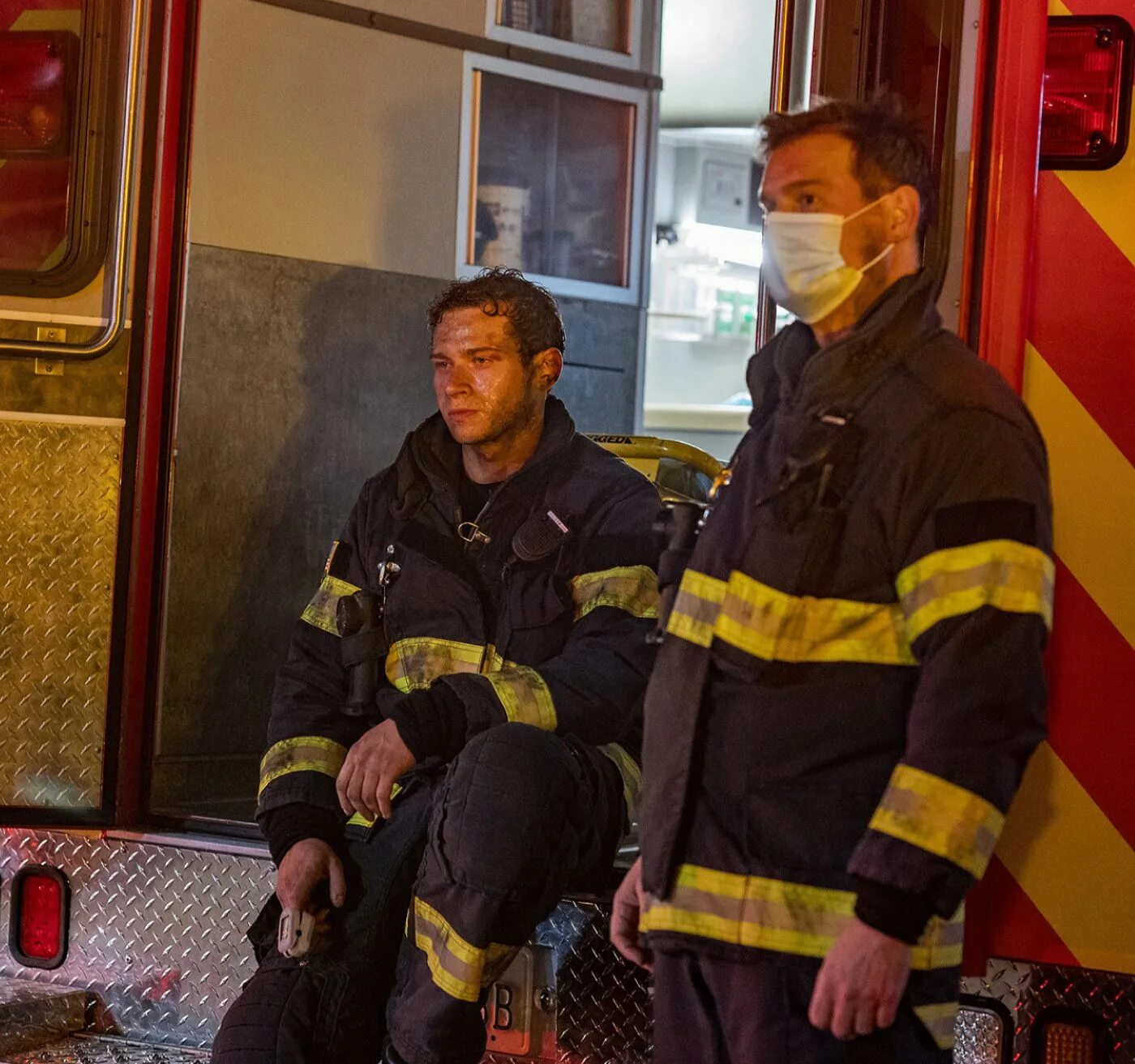 Оливер старк сериал 911. 911 служба спасения бак. 911 служба спасения бак. 911 служба спасения лос анджелес сериал. 911 служба спасения бак.