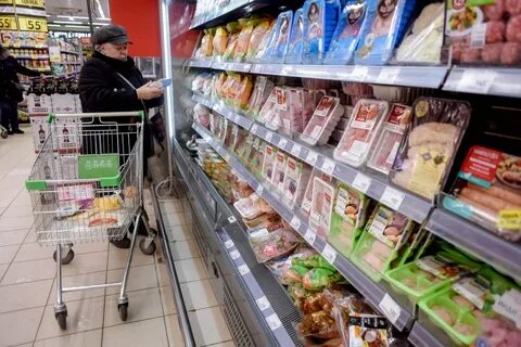 В магазинах все меньше товаров