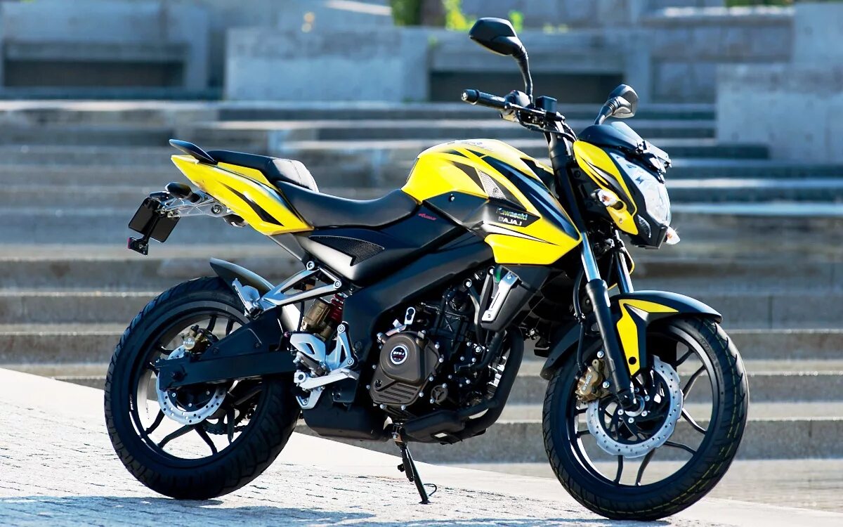 Bajaj pulsar 200ns. Bajaj Pulsar ns200. Kawasaki Pulsar 200. Bajaj Pulsar ns200 желтый. Баджадж Пульсар НС 200.