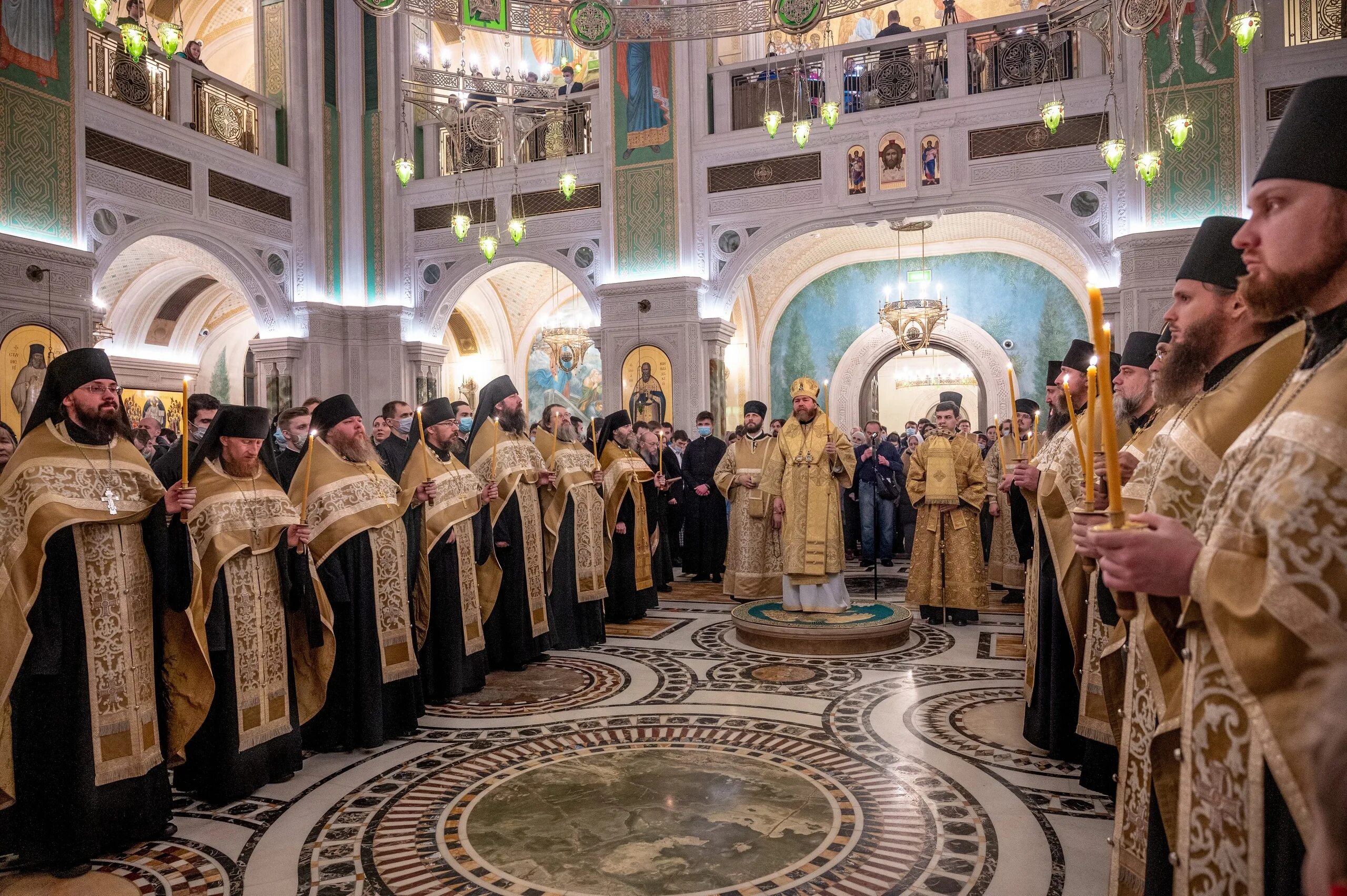 Православную службу вечернюю. Божественная литургия в Сретенском монастыре. Сретенский монастырь Божественная литургия. Сретенский монастырь богослужения.