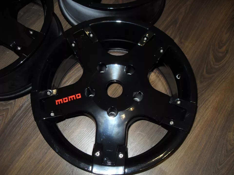 Momo Storm g.2. Momo Storm r18 накладка. Диски Storm r17. Momo Storm r22.