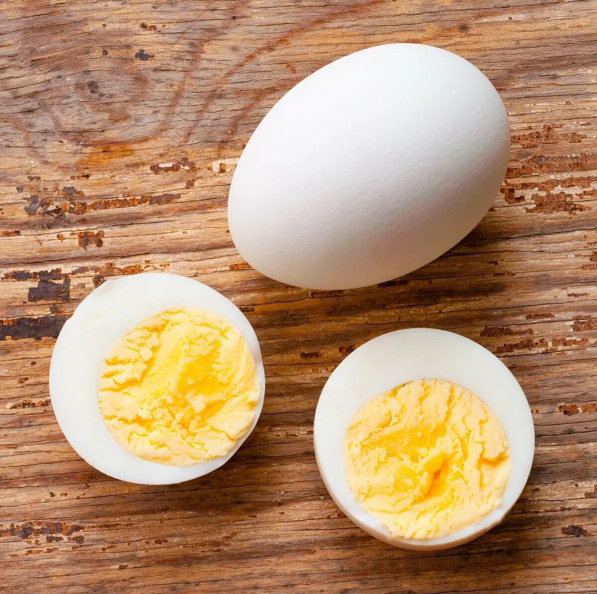 Как кипят яйца. Яйцо вареное вкрутую. Яйца сваренные вкрутую. Яйцо в крутую. Вареные яички.