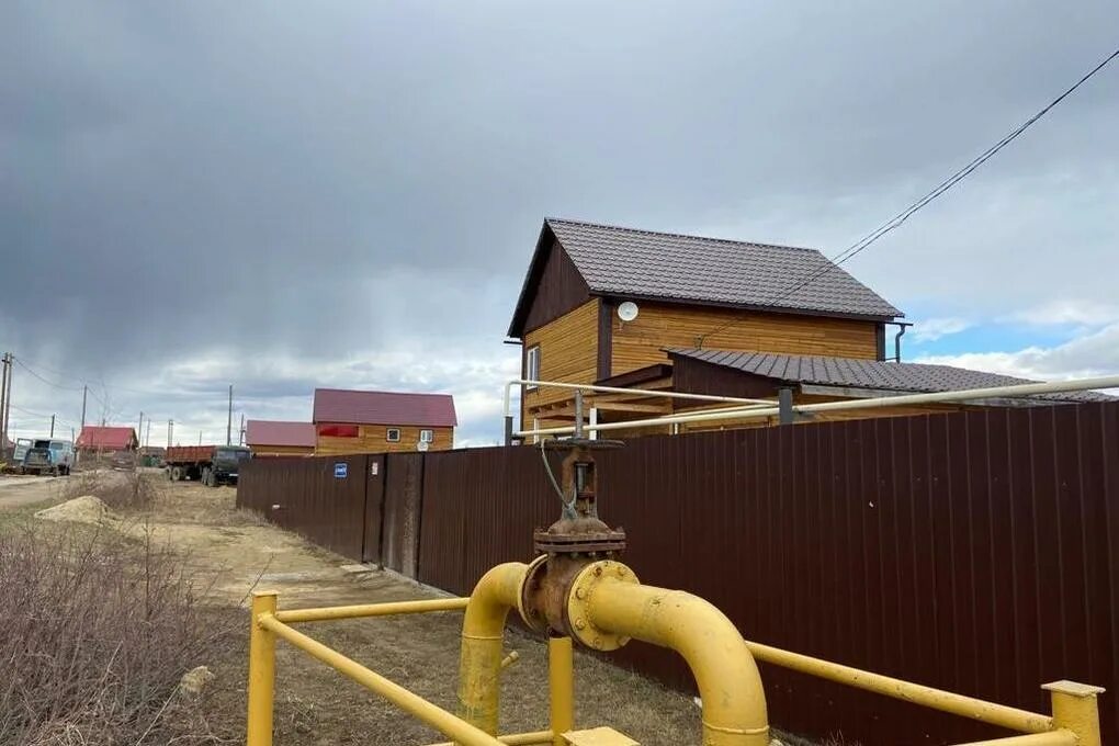 Фото подводки газа к частному дому. Газификация домов тюмень. Подводка газа к дому. Стройгазсевер. Газификация домов тюмень.