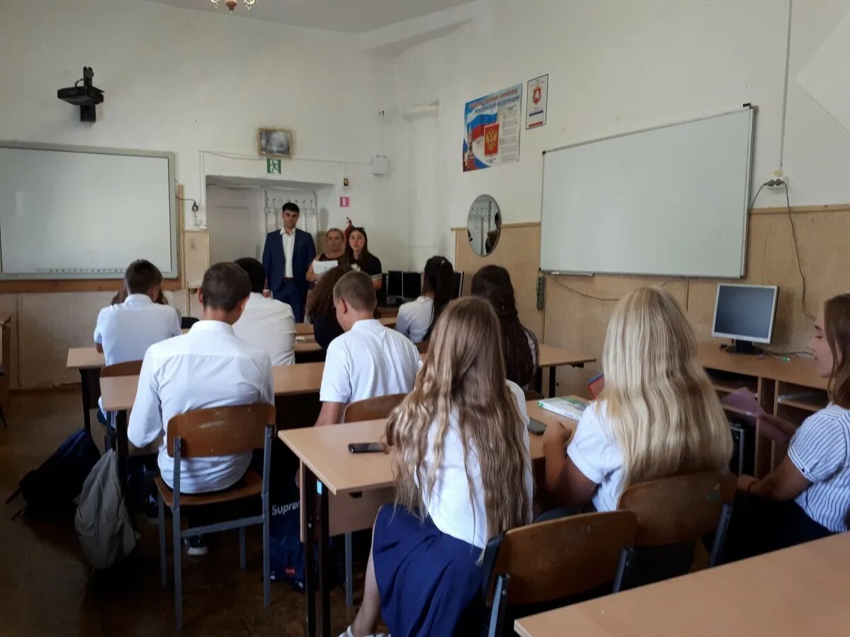 Семигородская школа. Весёловская школа фото. Мбоу веселовская сош. Веселовская средняя общеобразовательная школа. Мбоу веселовская сош белгородская область.