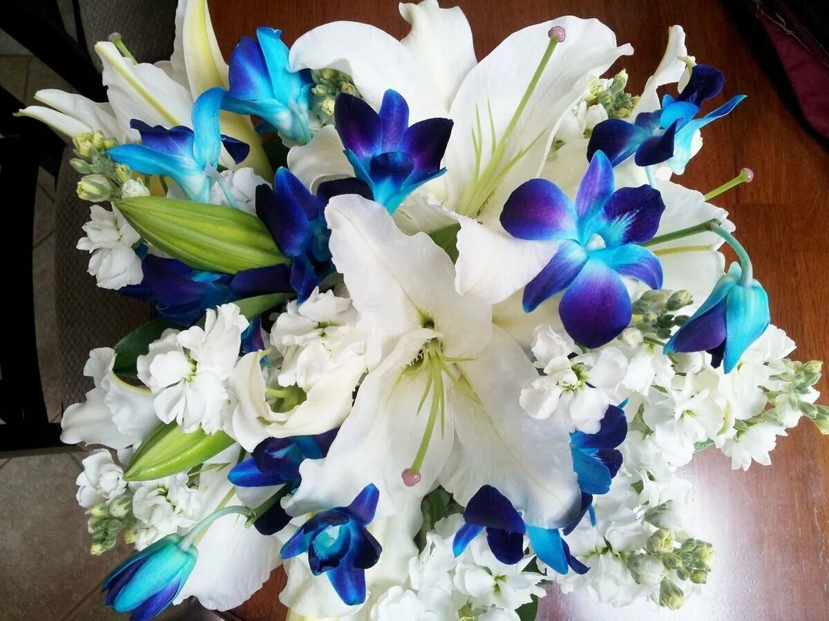 Красивый букет лилий. Лилия блю крюмон букет. букет &quot;лилия и ирисы&quot;. красивый букет из лилий. самый красивый букет из лилий.