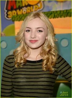 Stefanie Scott & Peyton List: Super Mario 3D World Happy Holi-Games.