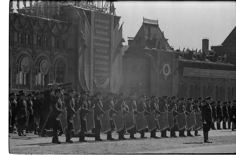 Парад советских. Парад красная площадь 1951. довоенные парады на красной площади.