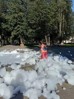 Девушка залитая пеной
