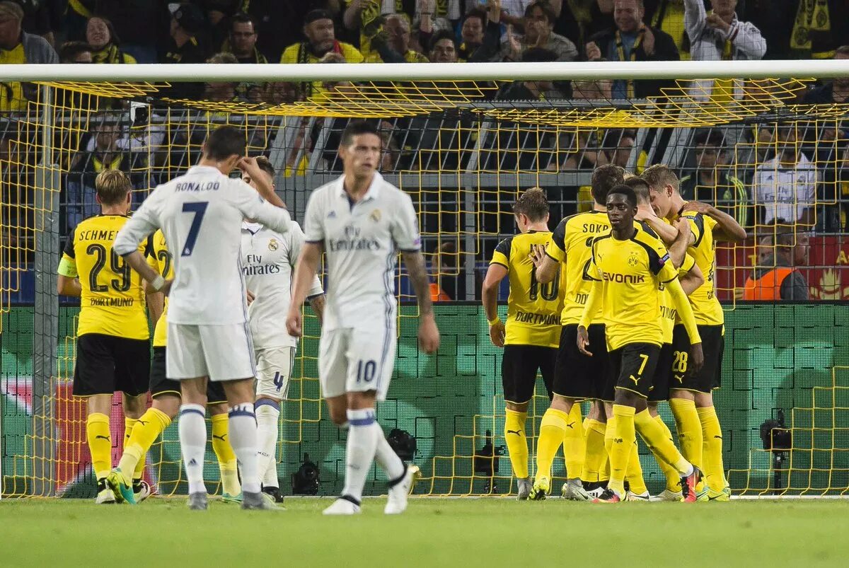 Боруссия д и реал мадрид черно белое. Real madrid borussia ne zaman. Реал боруссия дортмунд матч статистика. Боруссия дортмунд игроки бывшие. Боруссия легия.