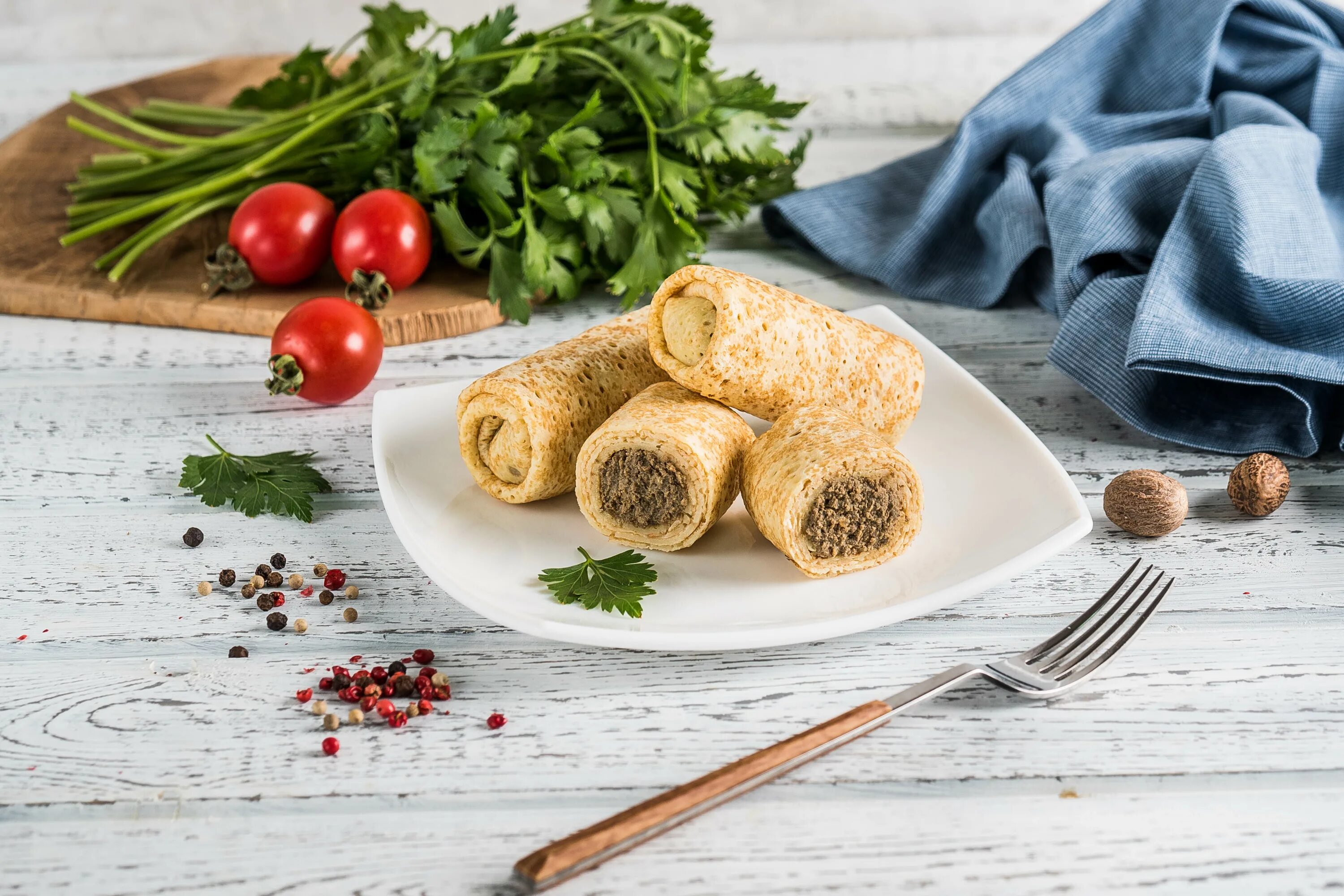 Блины с говяжьей печенью и луком. Блины с мясной начинкой. Блины полуфабрикаты. Блины фаршированные печенью. Блинчики с мясом.