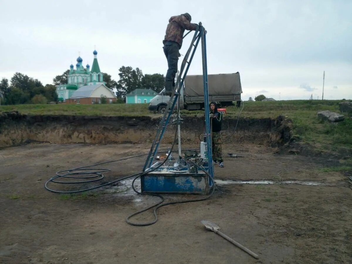 Буровой станок УКС-30м. Технология гидробурения скважин. Гидронаблюдательная скважина. Бур для скважины 100 метров. Бурение воды оборудование