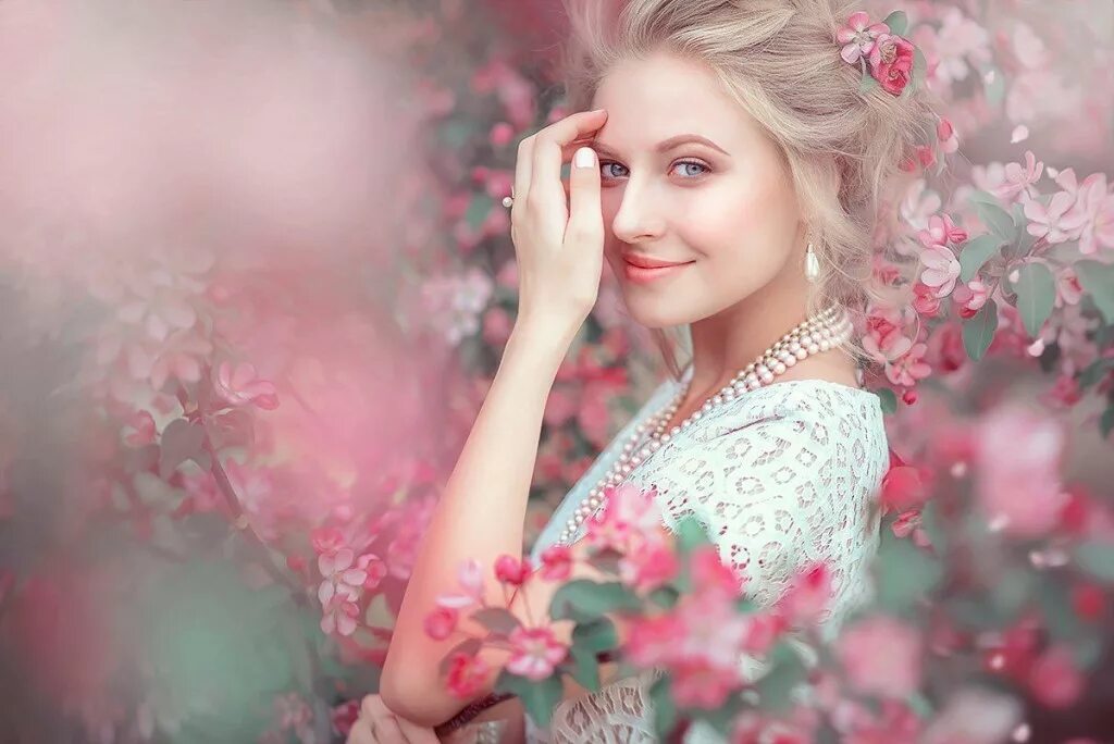 красивый нежный и цветочный макияж. Sung hee kim photoshoot. цветок и женщина похожи картинка. всякая женщина неповторима. фотосессия с цветами.