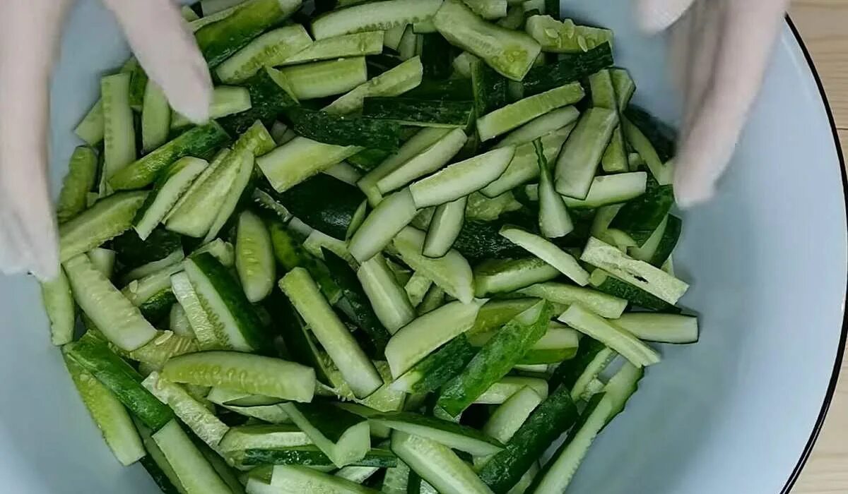 Корейские огурцы на зиму. Резанные огурцы по корейски на зиму. Огурцы с корейской приправой. Огурцы по-корейски на зиму. Огурцы по-корейски на зиму.