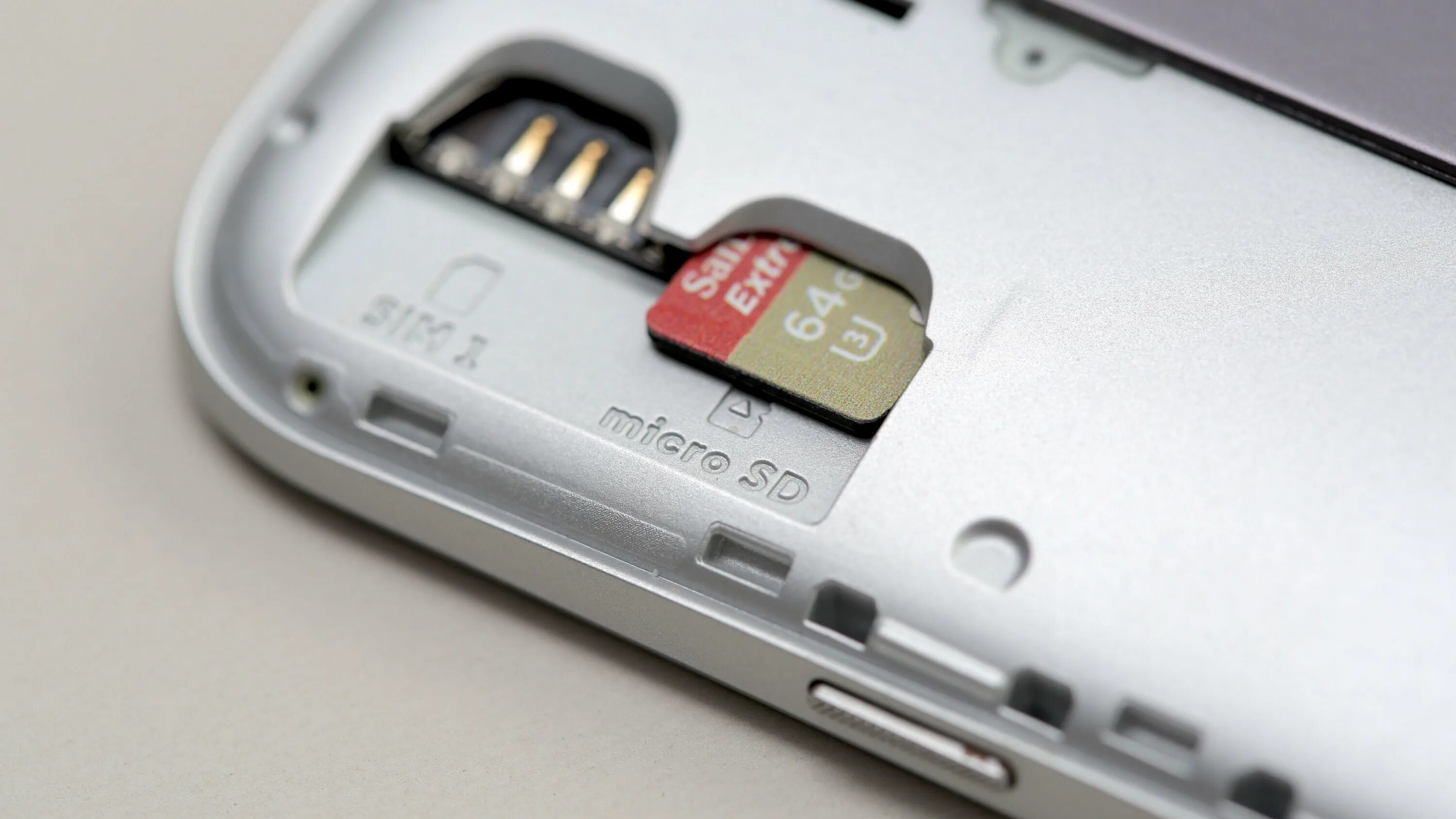 Смартфон флешка MICROSD. Слот MICROSD. Слот под MICROSD В самсунг. Гибридный слот для карты памяти.