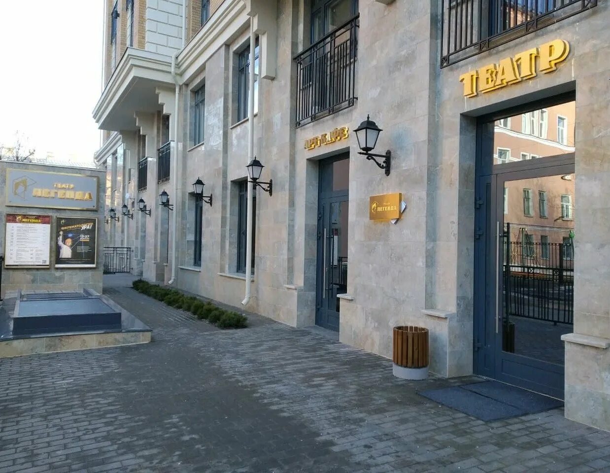 Театр легенда выборгская 4. Театр легенда санкт-петербург зал. Театр легенда санкт-петербург. Шостаковича 3 спб. Театр легенда.