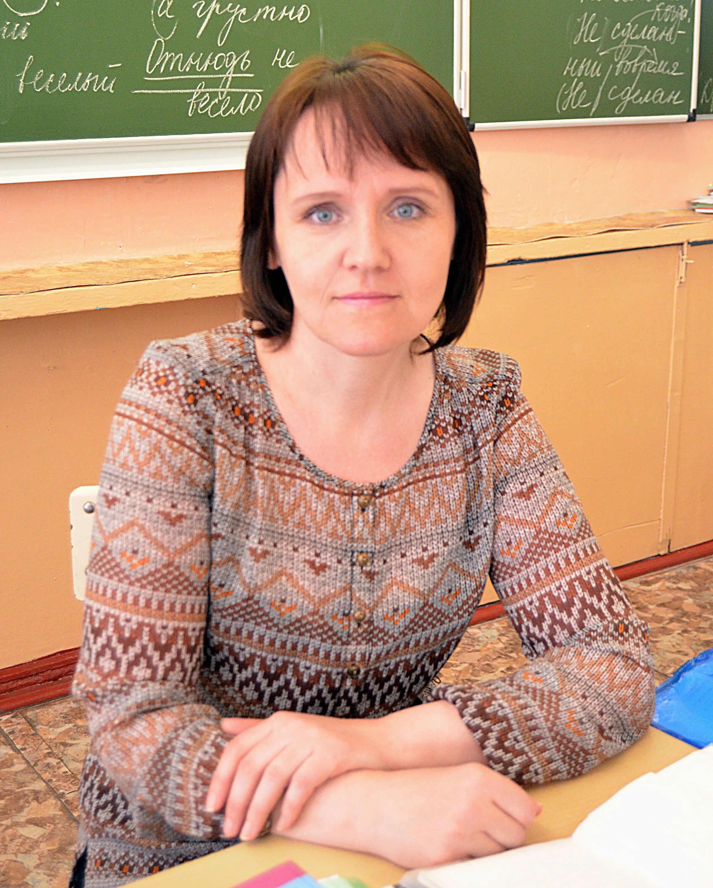 учительницы одноклассниках. учительница в школе. учительница ведет урок. учительница в школе. учительница обычная.