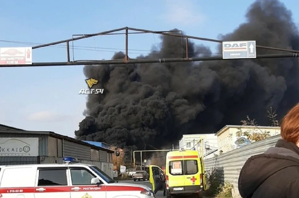 Новосибирск 26 апреля пожар. Нгс пожар. Пожар в кировском районе новосибирска сегодня. Пожар в кировском районе новосибирска декабрь. Пожар складов в мае в новосибирске.