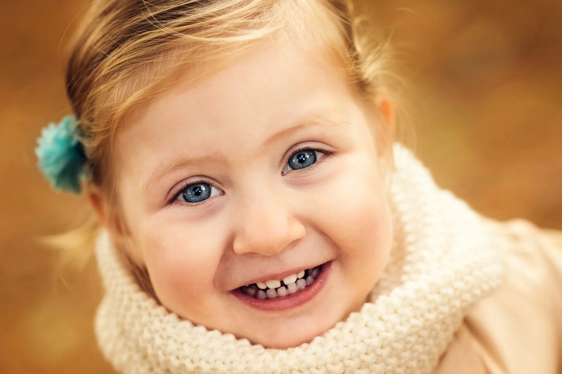 Smiling child. Улыбка ребенка. Красивая улыбка. Ребенок улыбается. Улыбка картинка.