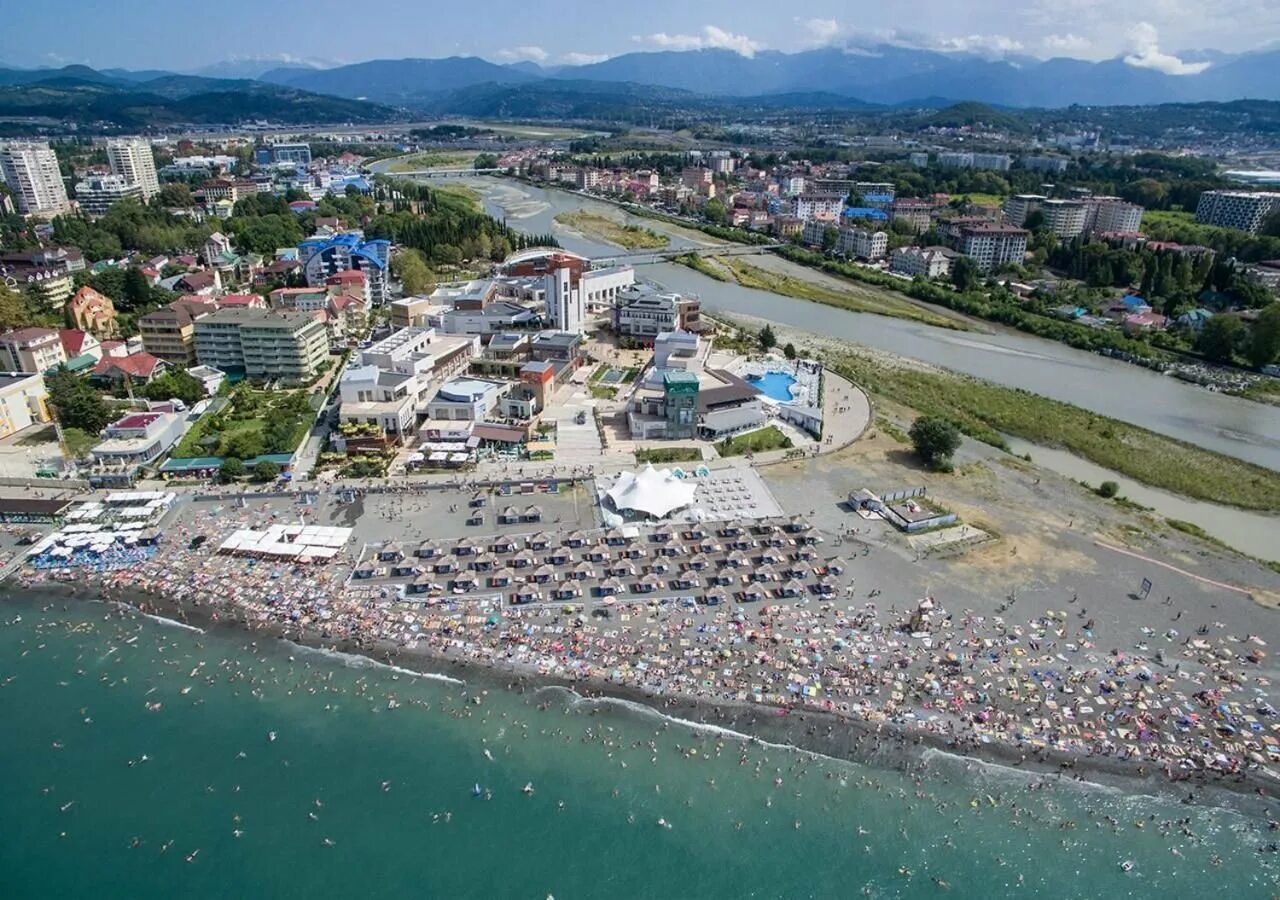 Адлер Курортный городок. Мзымта мандарин Адлер. Пляж Мзымта в Адлере. Мандарин Сочи Адлер пляж. Пляжи города адлер