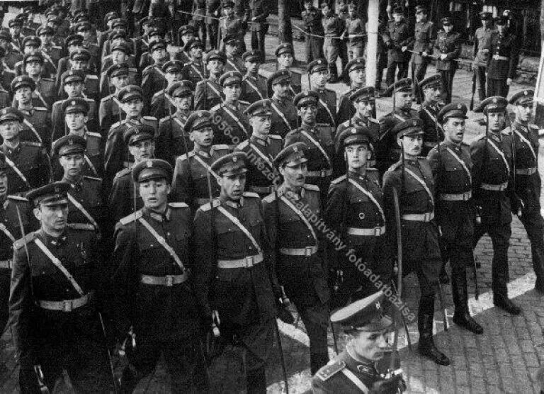 Красная венгрия. Музей перца в венгрии. Советская венгрия 1919. Советская венгрия 1919. Знамя ркка 1918.