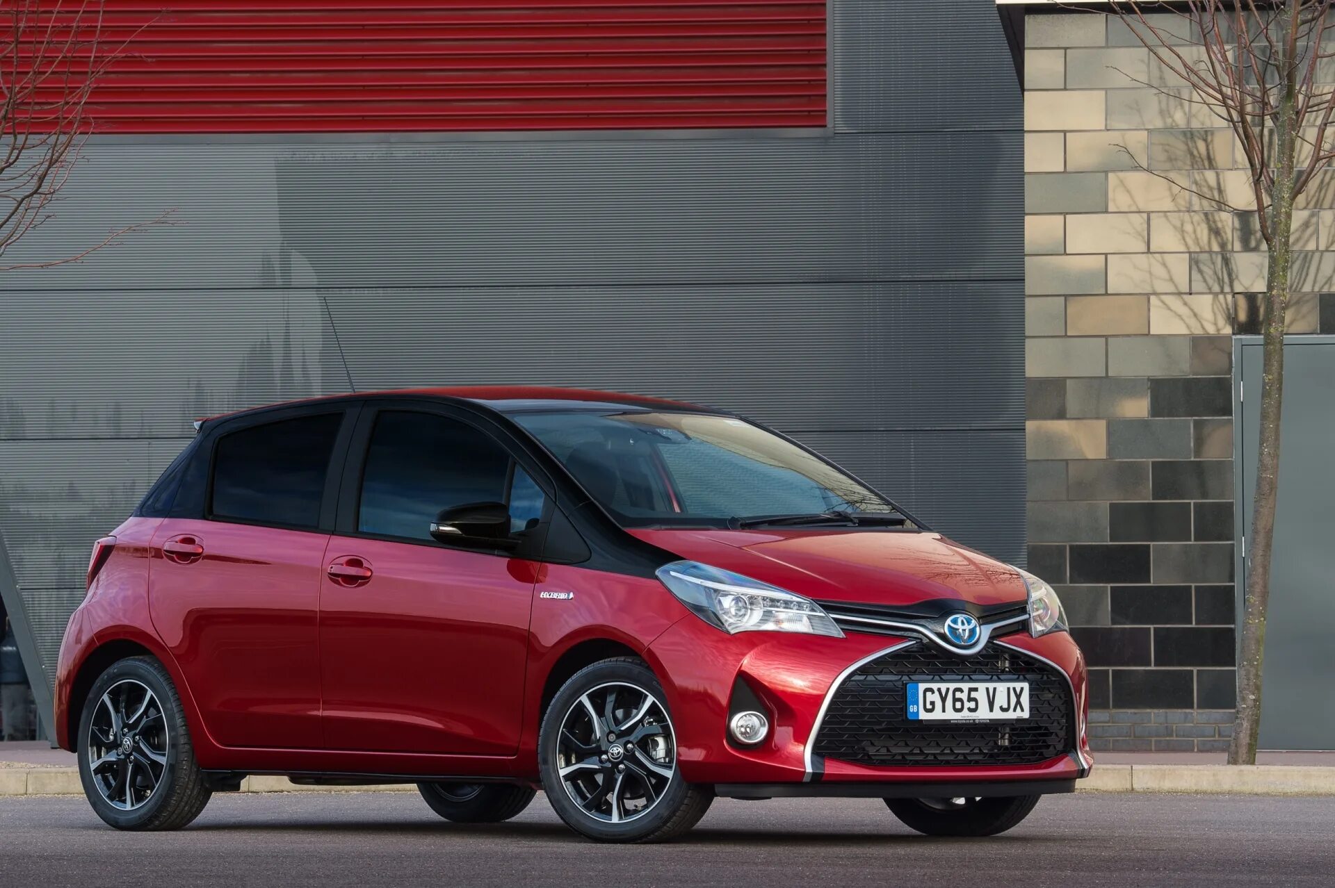 Тойота Ярис 2016. Тойота Ярис гибрид. Toyota Yaris 2016. Тойота Ярис гибрид 2020. Yaris hybrid